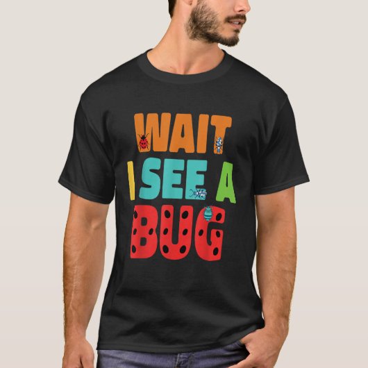 待って私はバグ昆虫昆虫見る5 Tシャツ (正面)
