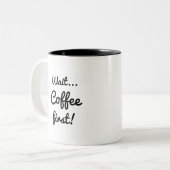 待って…コーヒーファーストおもしろい引用文ブラック文字 ツートーンマグカップ (正面左)