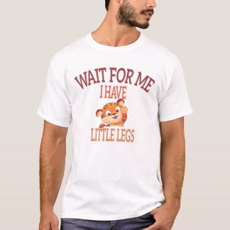 "待って、私の足は短いんだ" 面白いトラの引用 Tシャツ
