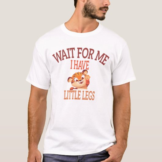 "待って、私の足は短いんだ" 面白いトラの引用 Tシャツ (正面)