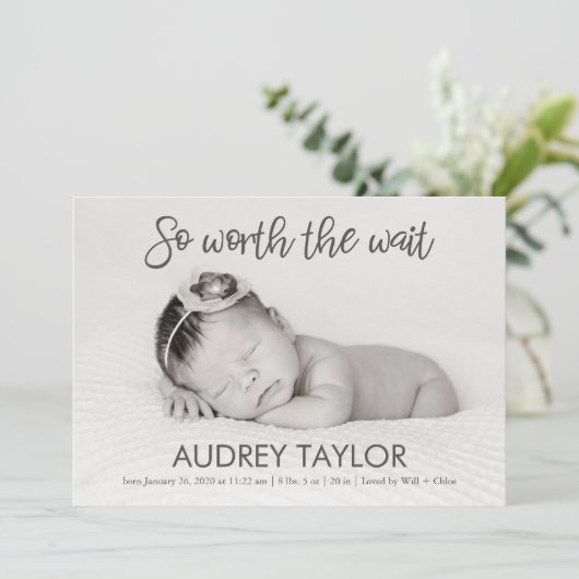 待つ価値がある写真ベビー誕生の発表 案内状 (スタンド正面)