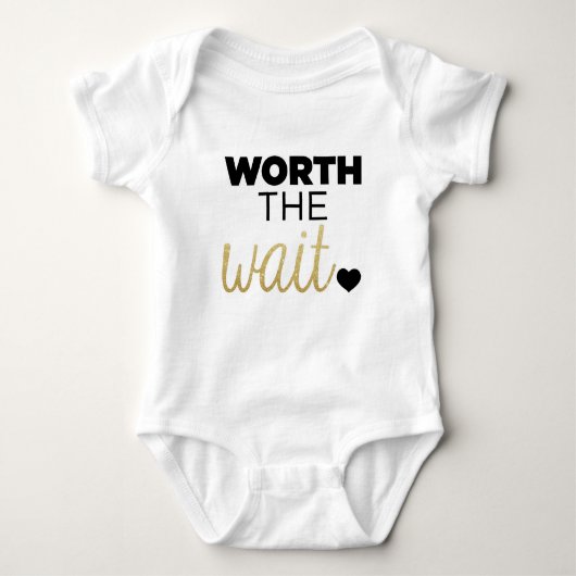 待つ価値がある。 ベビーボディスーツ (正面)
