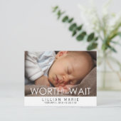 待つ価値 | ベビー発表葉書 案内ポストカード (スタンド正面)