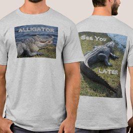 後でアリゲーターおもしろい写真を表示 Tシャツ