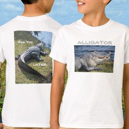 後でアリゲーターのおもしろい野生動物を表示 Tシャツ