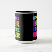 後で決して引用文にしないやる気を起こさせる マグカップ (中央)