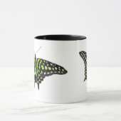 後につかれたジェイの緑および黒い蝶絵画 マグカップ (中央)
