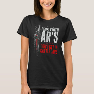 後ろに「Arを持つ人は牛車に乗らない」と表示 Tシャツ