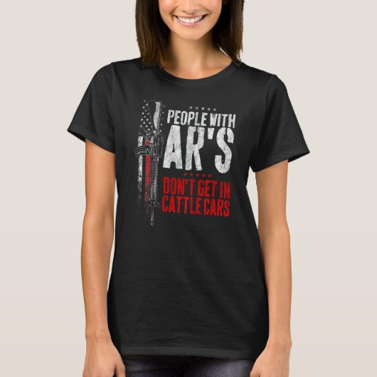 後ろに「Arを持つ人は牛車に乗らない」と表示 Tシャツ (正面)