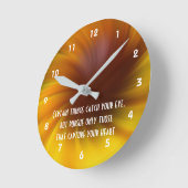 後を追ハート黄色の渦感動的  ラウンド壁時計 (傾斜)