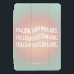 後を追Your Dreams Pastel Gradient やる気を起こさせる iPad Proカバー<br><div class="desc">夢後を追を！ミントスタイリッシュやる気を起こさせるグリーンのピーチのグラディエントなグラデーションの質感とレトロな文字の波を有するインスパイアトレンディーiPadのカバー – ピッやる気を起こさせるク、紫、青の学校またはオフィスのスクリプト書道であなたの名前を持つカバー。こカスタマイズのiPadのカバーは自分の名前で。ノートブックとしても利用可能！</div>