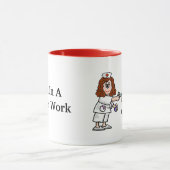 後部のマグの打撃を与えているナース マグカップ (中央)