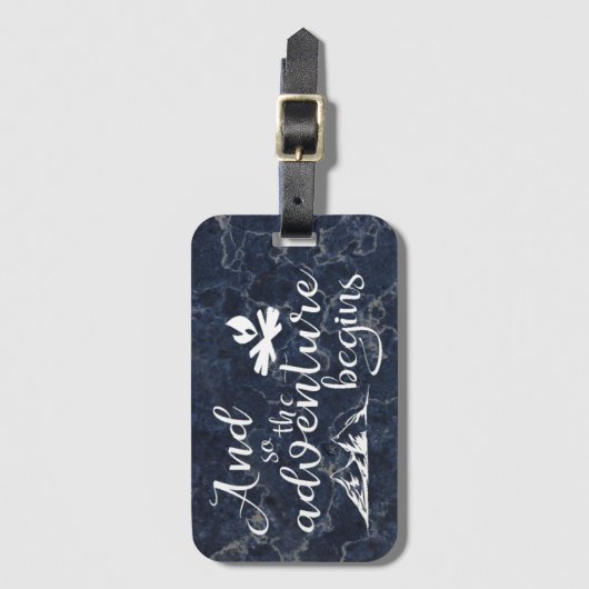 従って冒険はエレガントな旅行引用文を始めます ラゲッジタグ (正面縦)