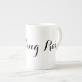 従ってEffing Rahのマグ ボーンチャイナマグカップ (正面右)