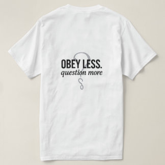 従わない。その他の質問 – 反抗的な引用文デザイン Tシャツ
