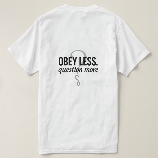 従わない。その他の質問 – 反抗的な引用文デザイン Tシャツ (デザイン裏面)