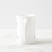 従われたティーカップでなければならない彼女 ボーンチャイナマグカップ (裏面)