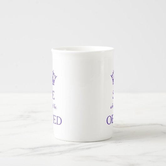 従われたティーカップでなければならない彼女 ボーンチャイナマグカップ (正面)