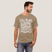 従兄弟と盛り上がる おもしろい家族の再会 マット Tシャツ (正面フル)