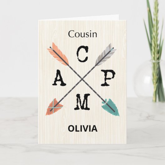従兄弟キャンプのパーソナライズされた名前矢印 カード (正面)