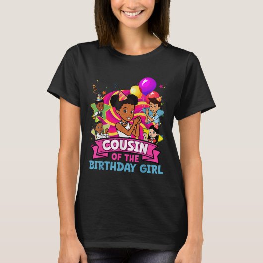 従兄弟 誕生日を迎えた女の子のパーティーピンクドール家族デザイン Tシャツ (正面)
