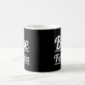 従属的なフェリシアのおもしろいなことわざ コーヒーマグカップ (中央)