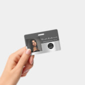 従業員カスタムバーコードロゴ名スキャナーグレー バッジ (手持ち)