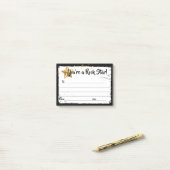 従業員素晴らし認識賞の採用後メモ ポストイット (デスク上)