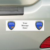 得意気に役立っている警察 バンパーステッカー (車上)