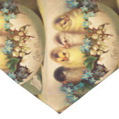 復活祭の卵の花を持つ鶏 ショートテーブルランナー (コーナー)