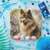 復活祭の卵を持つフィンランドのラプーン ペーパープレート (パーティー)