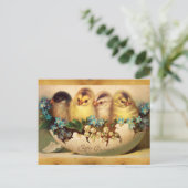 復活祭の卵パーチメントの花を持つ鶏 シーズンポストカード (スタンド正面)