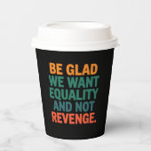 復讐の権利ではなく平等を求めて嬉しい 紙コップ (正面)