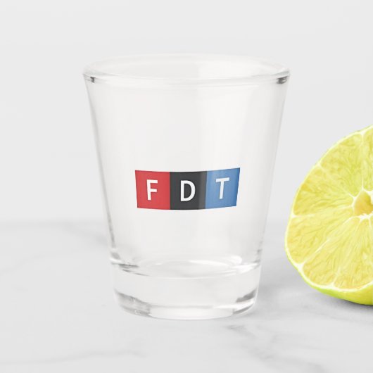 微妙なアンチトランプFDTアンチ – マガ民主党 ショットグラス (正面)