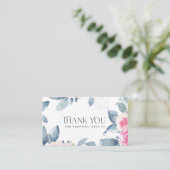 微妙なソフト赤面ブルーのフローラビジネス 名刺 (スタンド正面)