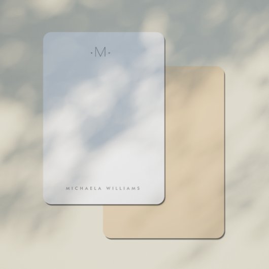 微妙なモノグラムのモダンイニシャルと名前 ノートカード