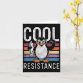 微妙な抵抗クールペンギン関税抗議アリ カード (黄色い花)