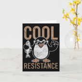 微妙な抵抗クールペンギン関税抗議アリ カード (黄色い花)