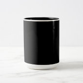 微妙な粒子の模様が入った黒いテクスチャの表面 ツートーンマグカップ (中央)