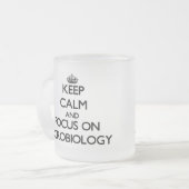 微生物学の平静そして焦点を保って下さい フロストグラスマグカップ (正面左)