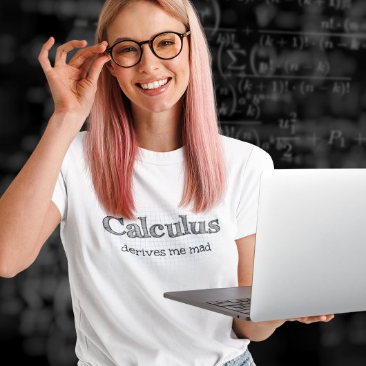 微積分に狂わされる - おもしろ数学 Tシャツ