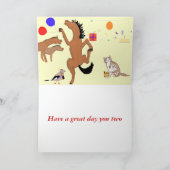 微笑している漫画の子馬双生児の誕生日はカスタマイズ カード (内部)