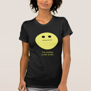 "微笑しないにこやか顔私は内部で微笑しています" Tシャツ