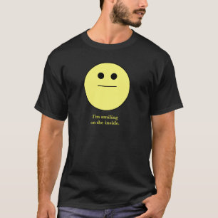 "微笑しないにこやか顔私は内部で微笑しています" Tシャツ