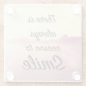 微笑する理由が常にあります ガラスコースター (裏面)