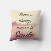 微笑する理由が常にあります クッション (裏面)