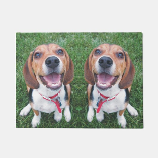 微笑のビーグル犬の子犬のドア・マット ドアマット (正面)
