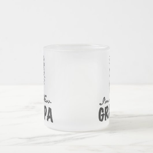 微笑の新しい祖父のTシャツおよびギフト フロストグラスマグカップ (中央)