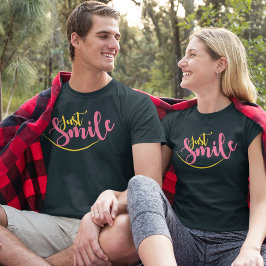 微笑み Tシャツ