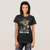 微笑む猫のタコスとソンブレロのCinco De Meow Tシャツ (正面フル)